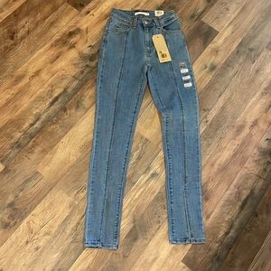 Levi’s High Rise Skinny Sz 0 NWT